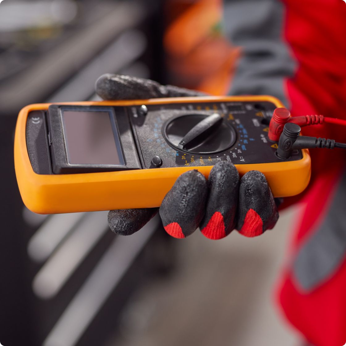 Multimeter in Ignitis worker hand